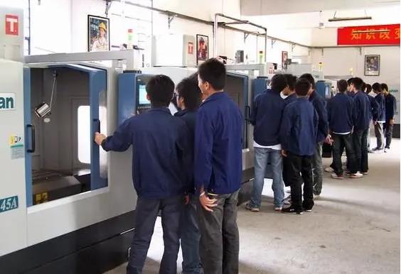 国内某机械培训学校采购案例
